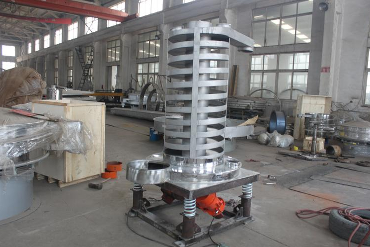 安裝垂直振動提升機(jī)時(shí)要注意哪些